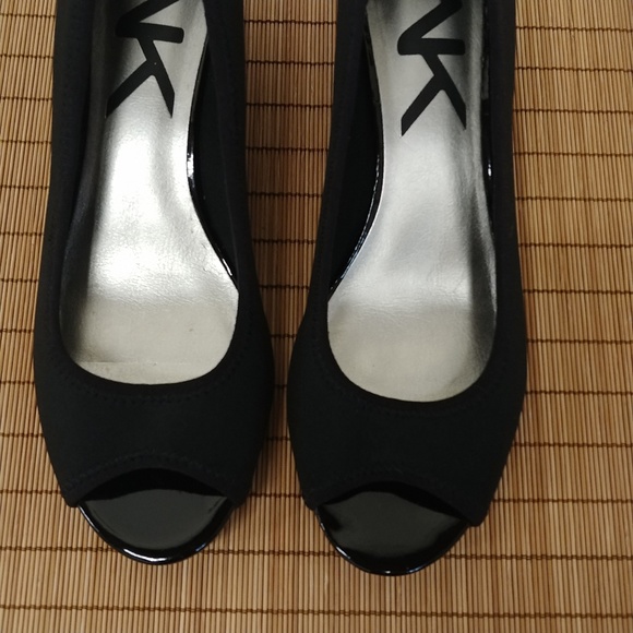 Shoes - Picture 4 of 4